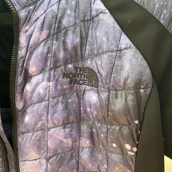 North Face Jacket!! - Picture 2 of 7